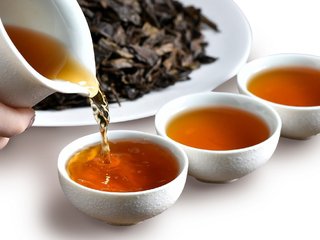 <b>长期喝白开水和长期喝茶的人，谁更有健康优势？</b>